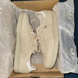 New in original box Adidas Samba "sandstar/white"